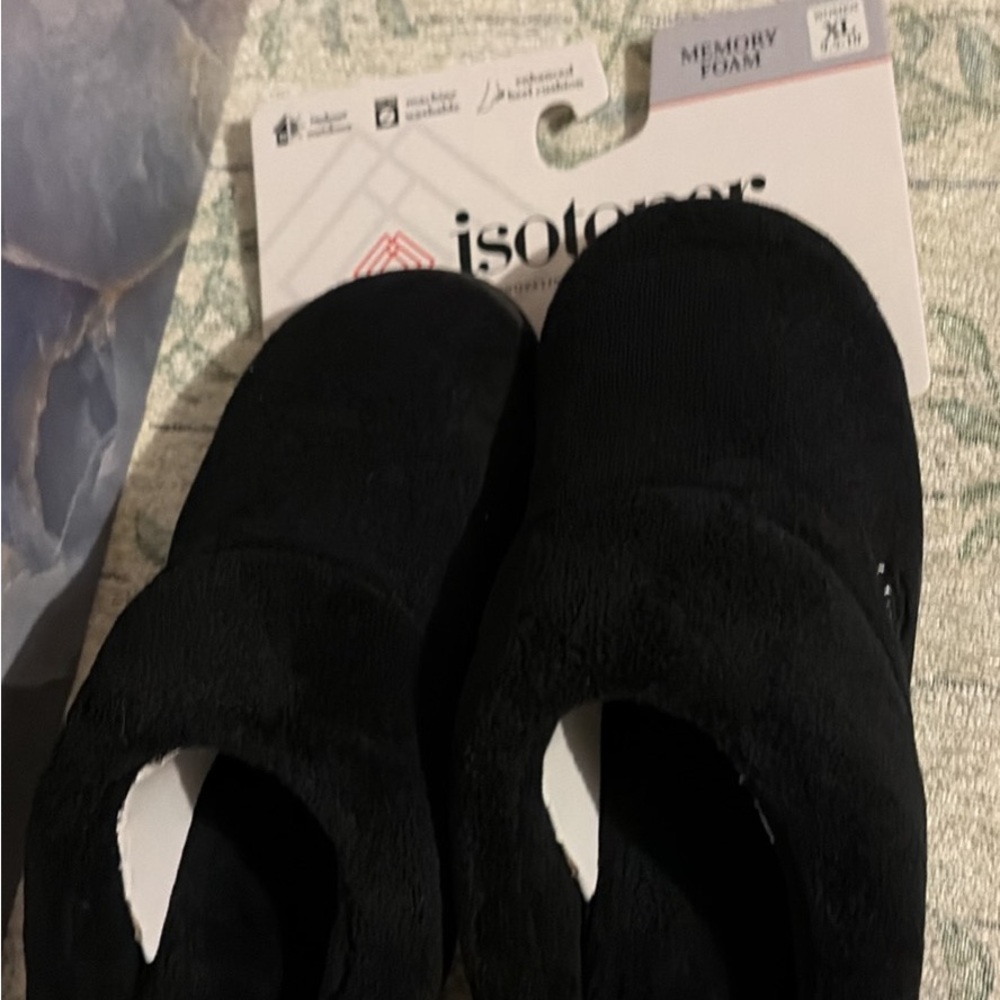 Isotoner slippers - Picture 2 of 5